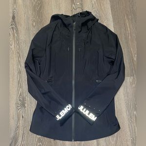 Lululemon break a trail rain jacket